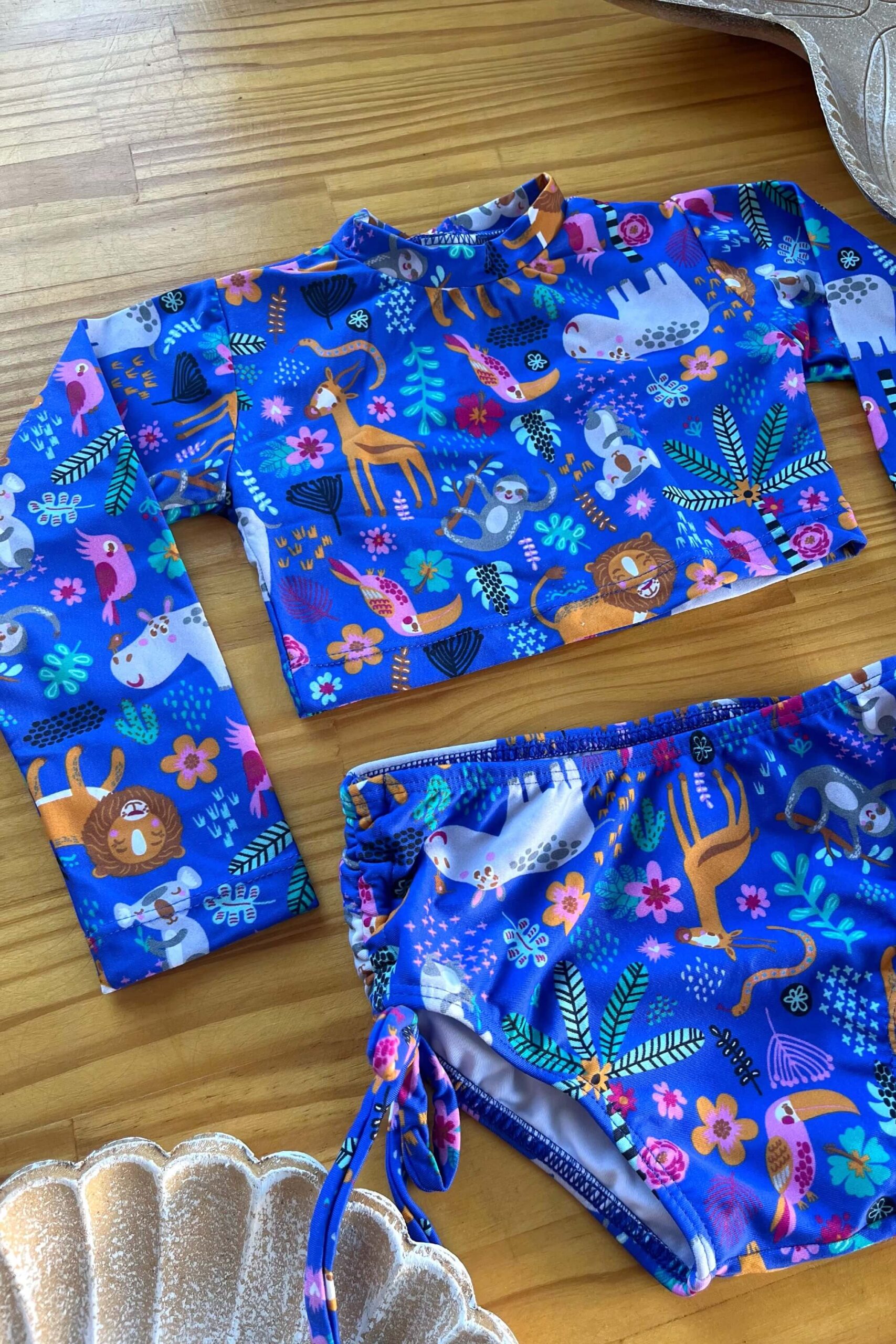 Biquini Conjunto Infantil Manga Longa Forest Tecido: Sensitel Sun Composição: 84% Poliamida e 16% Elastano. Coleção: Verão 2024 Disponível nos tamanhos: PP P M G