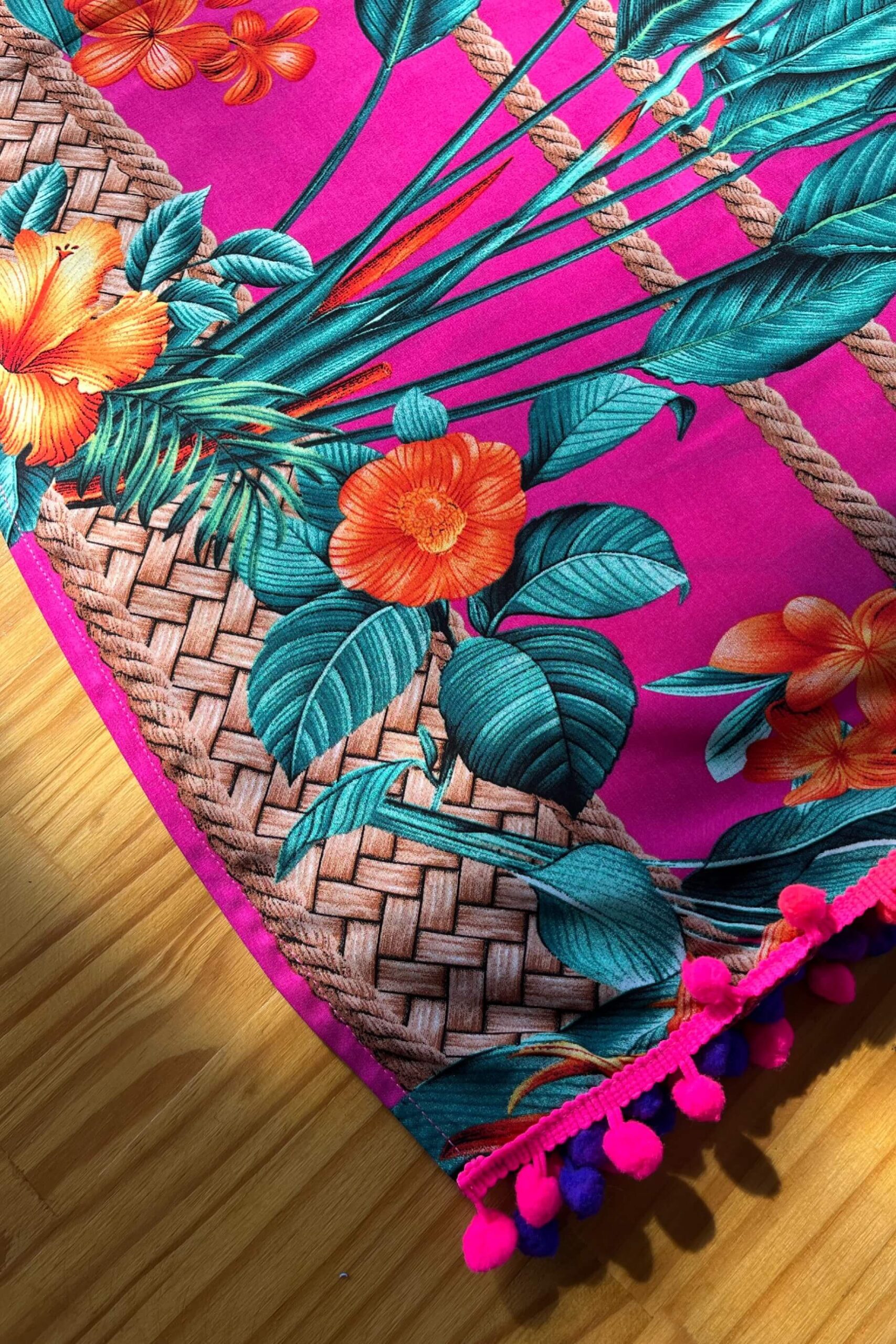Canga com pompom Pink Print Tecido: Viscose Composição: 100% Viscose Coleção: Verão 2024 Disponível nos tamanhos: U Dimensões: (1,70m x 1,20m) Feito no Brasil É pensando em nossas clientes que utilizamos os tecidos de melhor qualidade da região em todos os nossos produtos. Com essa canga você tem a possibilidade de ousa com criatividade fazendo diferentes amarrações